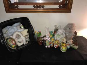 lot 242 image: Holiday Easter Dcor