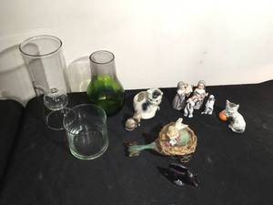 lot 70 image: Vases and Statues lot
