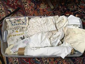 lot 181 image: Vintage FabricsDoiliesCloths
