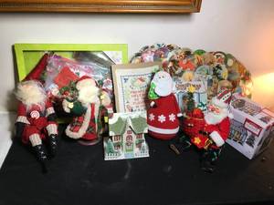 lot 186 image: Holiday Christmas Lot