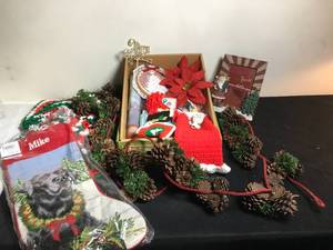 lot 190 image: Holiday Christmas Dcor