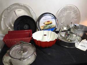 lot 202 image: Baking Dish Lot