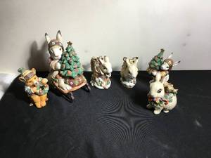 lot 204 image: Christmas Collectibles