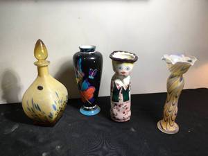 lot 208 image: Decorative Vases