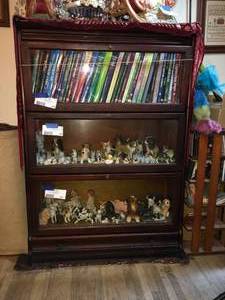 lot 26 image: Display Cabinet