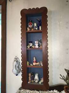lot 67 image: Wooden Dcor Shelf with Collectibles