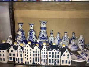 lot 73 image: Holland Blue Delft Items