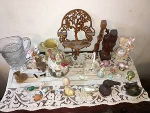 lot 76 image: Assorted Colectibles