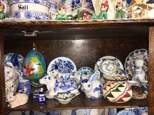 lot 78 image: Holland Delft Blue Collectibles