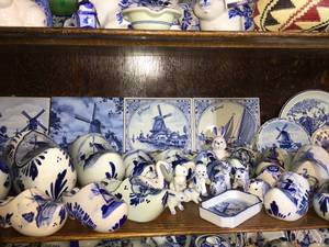 lot 79 image: Holland Delft Blue Collectibles