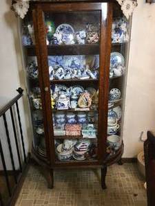 lot 28 image: Curio Bowed Glass & Wood Cabinet