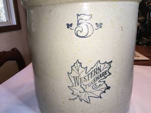 lot 30 image: Red Wing Pottery Crock
