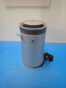 lot 18 image: Air Purifier&nbspSilverOnyx LLC KJ150F-C02 with power adapter 