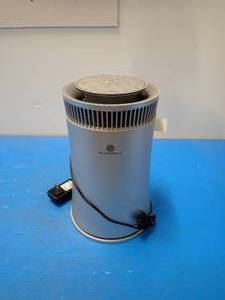 lot 20 image: Air Purifier&nbspSilverOnyx LLC KJ150F-C02 with power adapter 