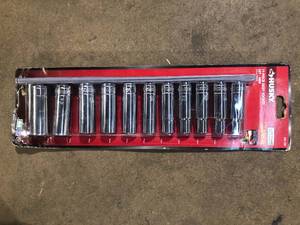 lot 32 image: Husky 12 in. Drive Deep Metric Socket Set (11-Piece)   Customer Returns See Pictures