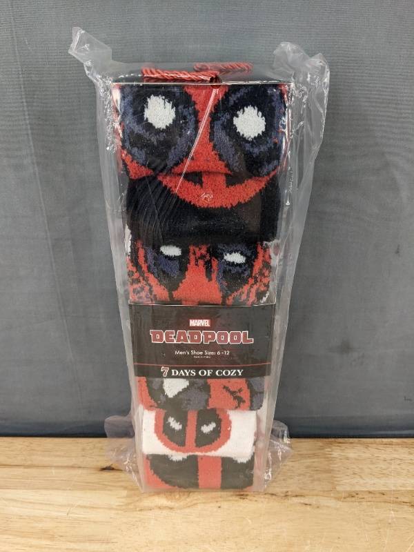 lot 97J image: 7 Brand New Marvel Deadpool Mens Socks - Size 6-12