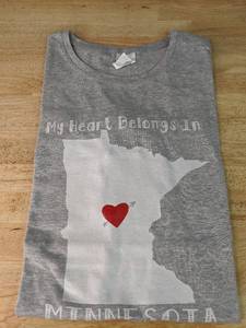 lot 402 image: Fashion Gear My Heart Belongs In Minnesota T-Shirt Large Heather Grey - New P