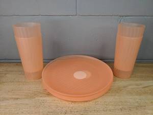 lot 411 image: Mainstays Pink Plates and Tumblers Set (8 Pieces) - Brand New P