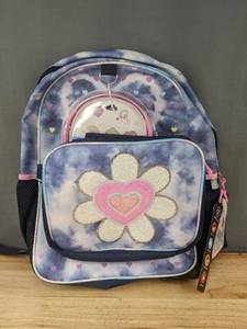 lot 283 image: Locker Club Girls Backpack Set with Lunch Bag, Headphones, Wristlet - Brand New