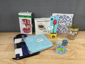 lot 188 image: 9 Piece Set of Assorted Kitchen Items - Brand New