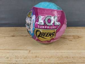 lot 348M image: L.O.L. Surprise Queens Series Ball - Brand New M