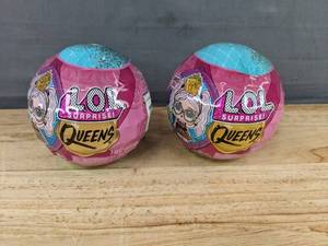 lot 128M image: 2 LOL Surprise Queens Dolls Balls - Brand New M