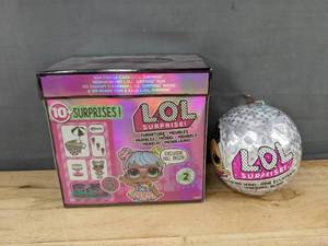 lot 124M image: LOL Surprise Bling Series Doll  Furniture Ice Cream Pop-Up Set - Brand New M
