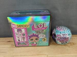 lot 144M image: LOL Surprise Furniture Set Roller Rink Doll & Color Change Pets - Brand New M