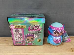 lot 12M image: LOL Surprise Roller Rink Furniture & Color Change Surprise - Brand New M