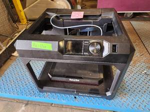 lot 5TLT image: MakerBot replicator (587347)