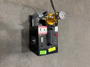 lot 2SB image: Tuxing Vacume Pump (5877210) (clean)(not tested as is)