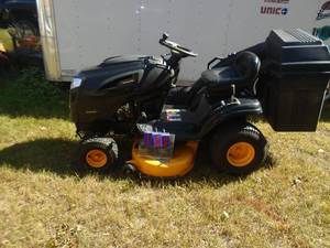 Poulan Pro 19/42 lawn tractor with bagger. Good condition. Runs good. Relisted due to carb issue that has been fixed. As shown. *THIS ITEM HAS A RESERVE.