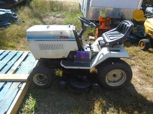 lot 101 image: MTD heavy duty garden tractor. 18 hp 46 deck. Starts & runs well. Lots of power. Switch doesnt actually shut off. As shown. THIS ITEM HAS A RESERVE.