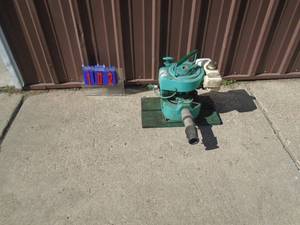 lot 102 image: 3 hp water pump 1 12 Tecumesh. Motor runs. Couldt test further. As shown.