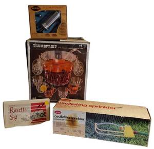 lot 5 image: Vintage Entertainment for Holidays  from Punchbowl , Rosette Maker & More.