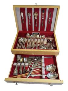 lot 6 image: Vintage Holes & Edwards Deep Silverplated Silverware Set in a Wooden Case