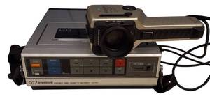 lot 17 image: Emerson -  Vintage AV-VCR Recording Set model number VCP700