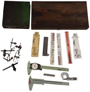 lot 108 image: Vintage  Starfett Micrometer Cailpers, Drill key chucks & assortments of fittings
