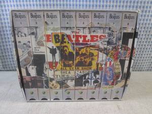 lot 6 image: (CSB) The Beatles Anthology 8 VHS T...
