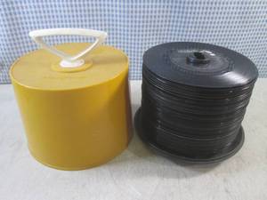 lot 8 image: (BS) Vintage Disc-Go-Case Full of 4...