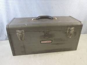 lot 38 image: (EW5) 20 Craftsman Metal Tool Box...