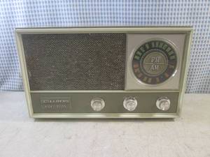 lot 43 image: (BSB) Vintage Lloyds FMAM Radio M...