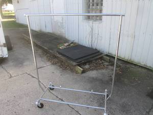 lot 44 image: (EW7) Uline Adjustable Clothes Rack...
