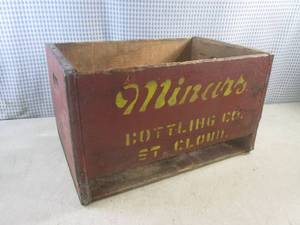 lot 124 image: (EW2) Vintage Wood Crate Minars Bo...
