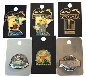 lot 072 image: Minnesota Souvenir Pins Bundle