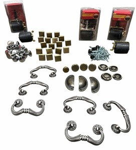 lot 080 image: Cabinet and Furniture Hardware Bundle