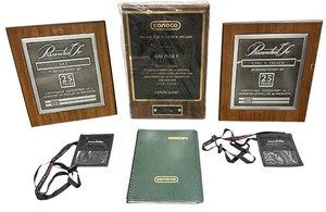 lot 132 image: Conoco Plaque Memoriabilia Bundle