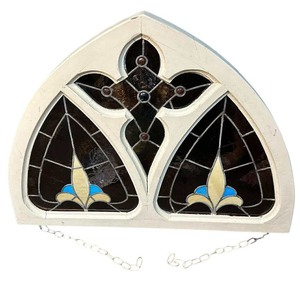 lot 006 image: Gothic Arch Shaped and a Fleur-De-Lis Motif Stained Glass Window Panel, 29 14 X 38 12 X 1 58