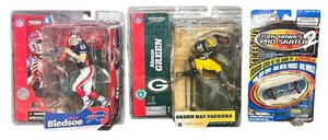 lot 323 image: Football Figurines Collectible Bundle