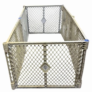lot 355 image: Gate, Plastic, Adjustable, 6 panels